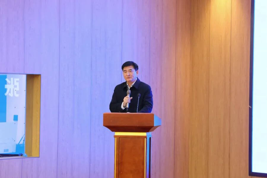 安阳市商务局党组成员、副局长张跃勇发表致辞